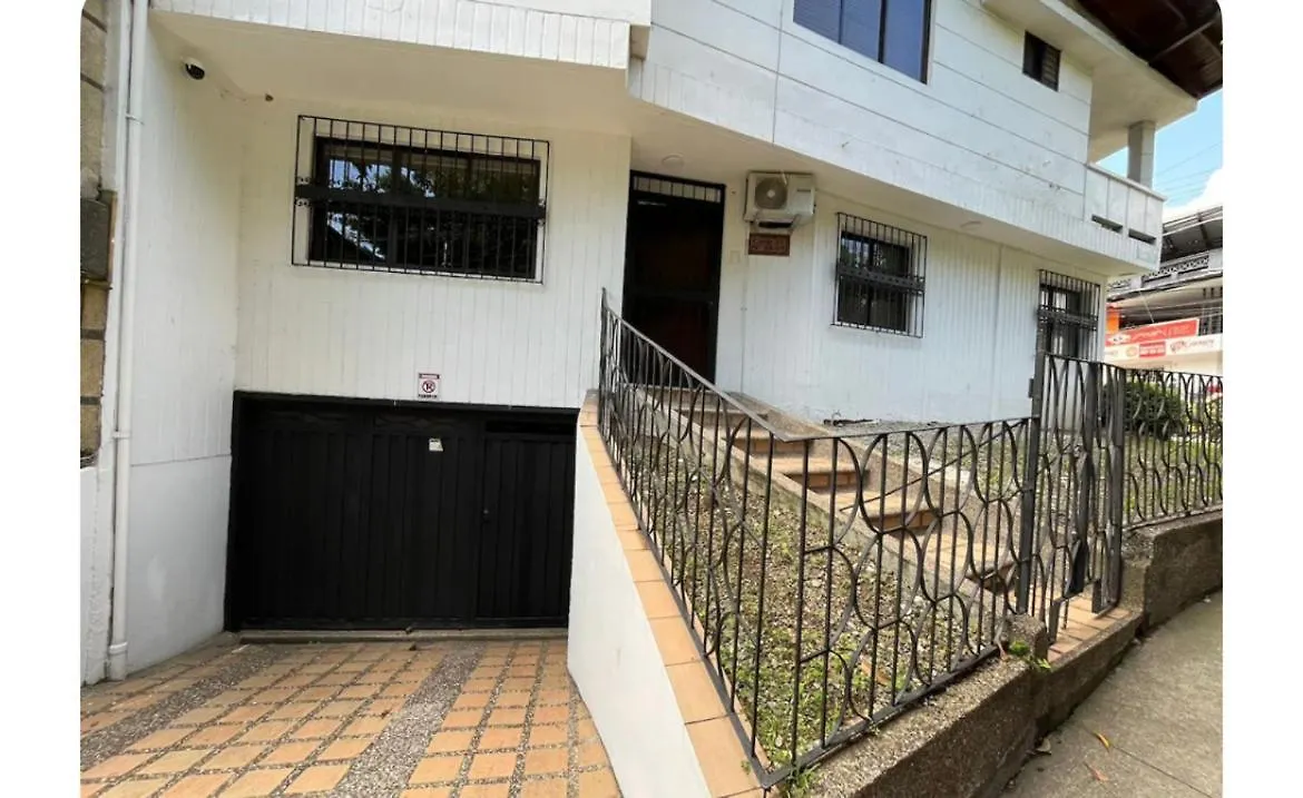 Casa Con Excelente Ubicacion Y Parqueadero contacts