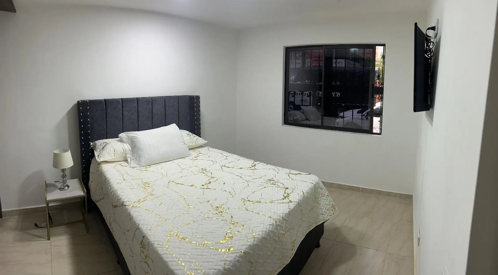 Casa Con Excelente Ubicacion Y Parqueadero Apartment Medellin Colombia