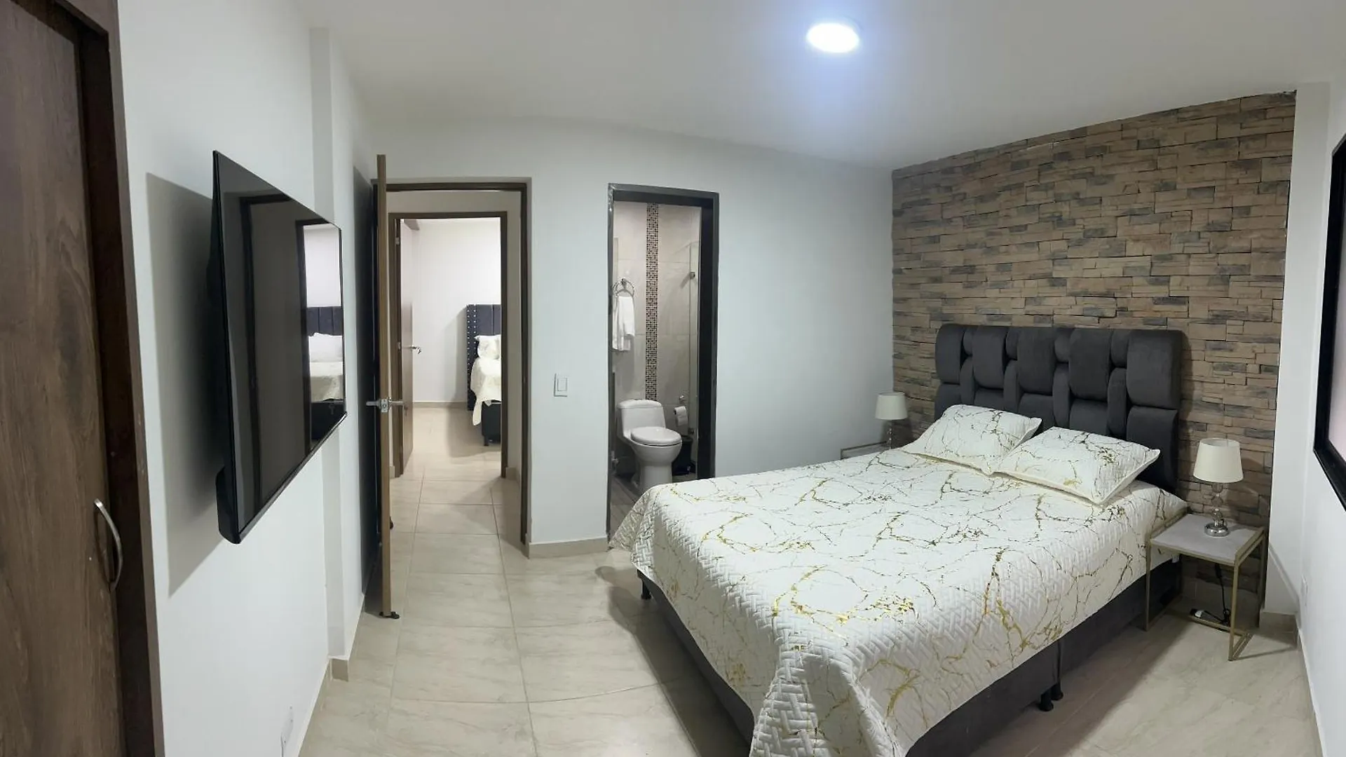 Casa Con Excelente Ubicacion Y Parqueadero Apartment Medellin Colombia
